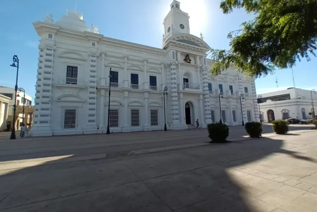 Salen hoy más de 10 mil 500 burócratas de vacaciones