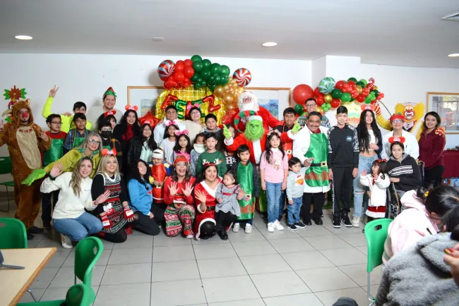 Celebran Navidad en el IMSS a pequeños pacientes