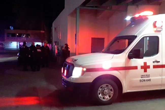 Golpean a cachazos a sujeto que caminaba en la madrugada