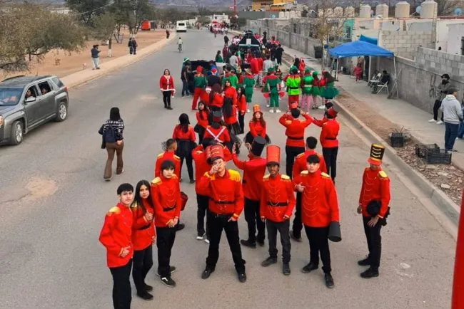 Realiza la Prepa Municipal desfile navideño en La Mesa