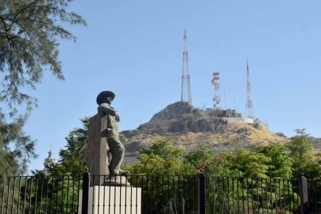 Recomiendan regresar estatua de Jesús García a Parque Madero