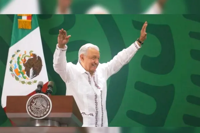 Arranca recorrido del Tren del Istmo con AMLO abordo