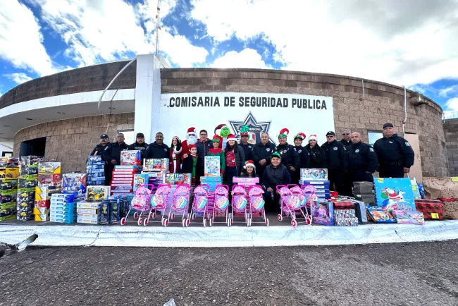 Entrega Seguridad Pública juguetes navideños