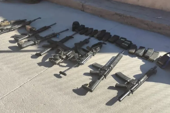 Detienen la Sedena y la GN a personas en posesión de armamento