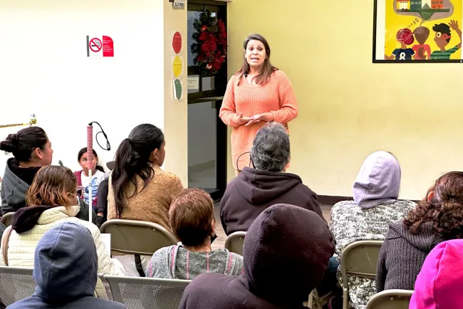 Entrega DIF Nogales cenas y despensas a familias nogalenses