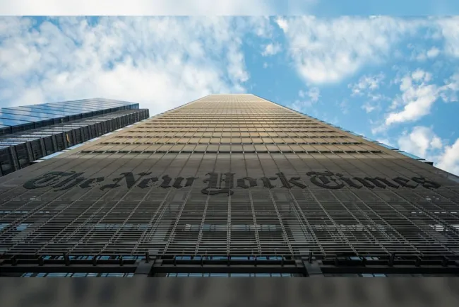 Demanda The New York Times a Microsoft y a OpenAI por uso de sus textos sin permiso