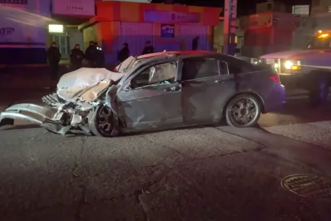 Quedan internados con lesiones graves después de fuerte choque