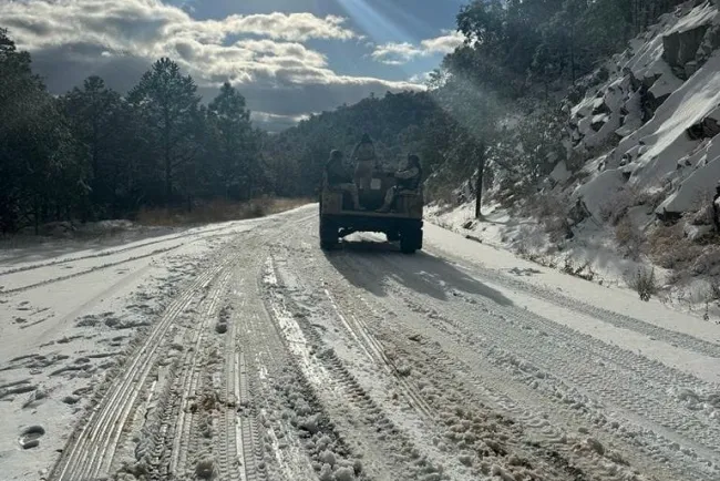 Trabaja la CEPC en el retiro de nieve en carreteras