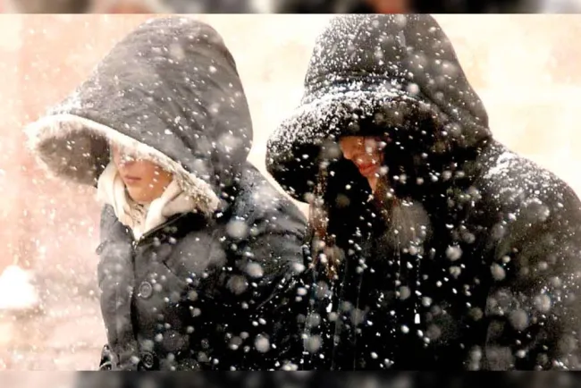 Regresan a clases en México 24 millones de estudiantes pese al frío