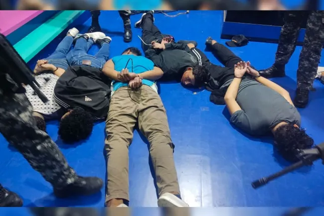 Detienen a vinculados por irrupción en televisora de Ecuador
