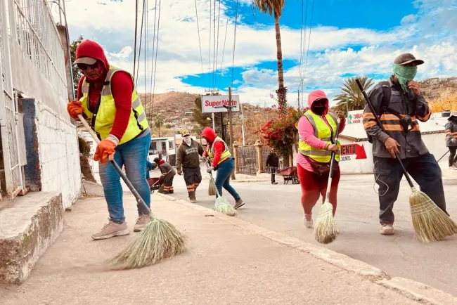 Realiza Imagen Urbana limpieza en varias calles