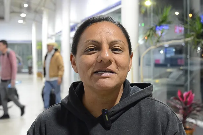 Mujer se aventura a Nogales para buscar a esposo desaparecido