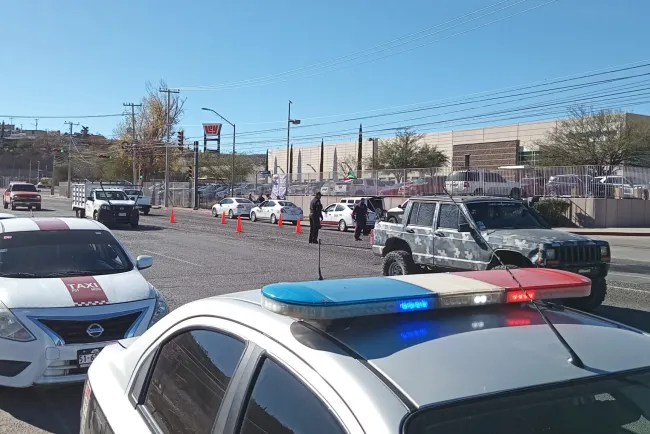 Infraccionan a taxistas en operativo de revisión