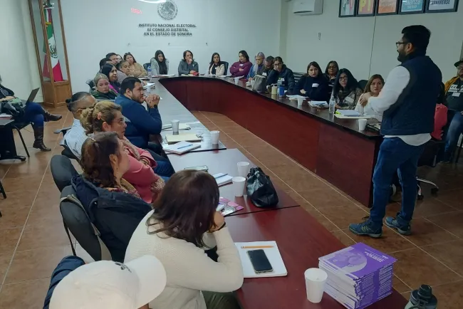 INE capacita a supervisores electorales del 02 Distrito