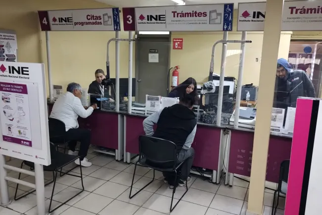 INE extiende horario de trámites por fin de credencialización