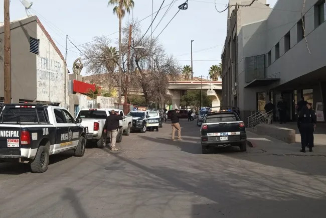 Comando armado irrumpe en hospital por atención médica