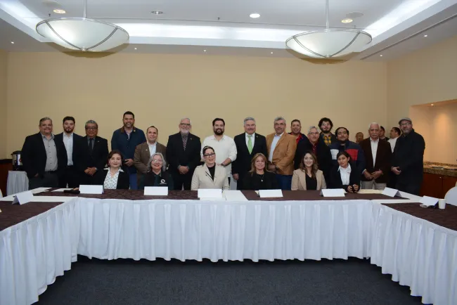 Delegación de Arquitectos e Ingenieros protesta en Nogales