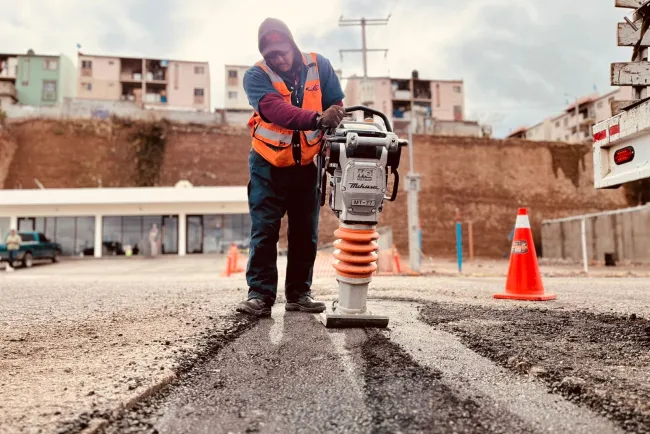 Bachean calles de Las Bellotas y Lomas del Sol