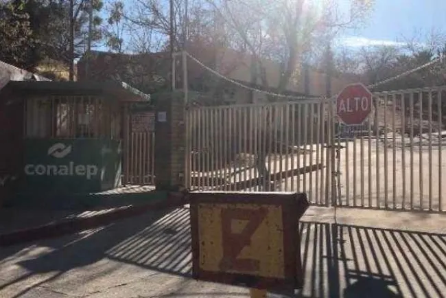 Atracan plantel del Conalep, se llevan cableado eléctrico