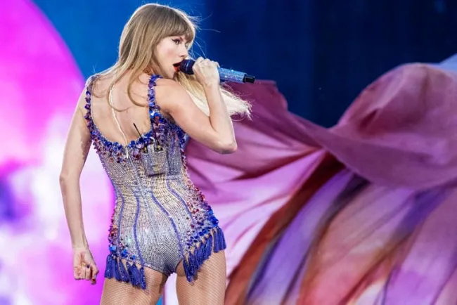 Taylor Swift “furiosa” por sus fotos generadas con IA