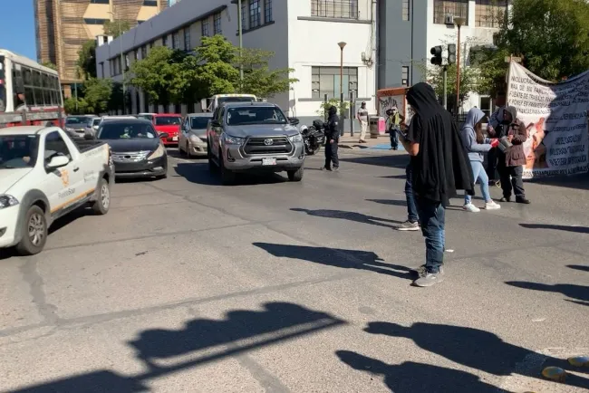 Toman concesionarios requisados calles del centro