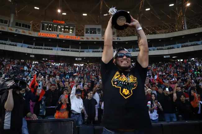 Naranjeros festejan el cetro