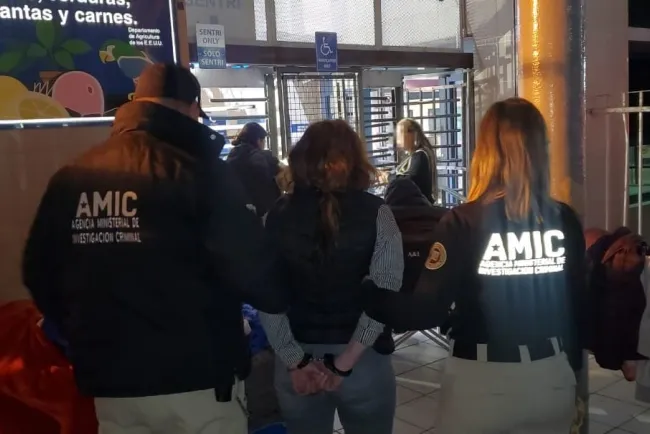 Cae mujer prófuga de la justicia de Estados Unidos