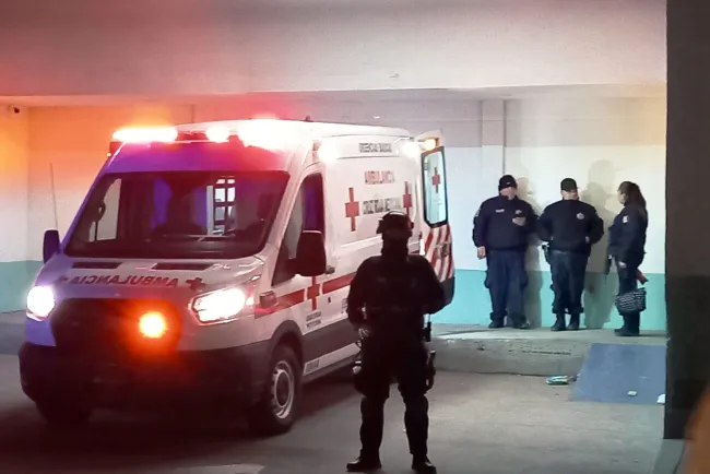 Rescatan a mujer africana; huía de personas armadas