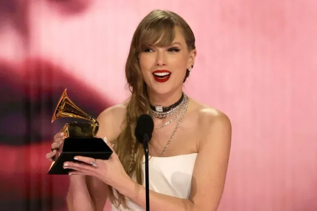 Taylor Swift hace historia en los Grammy