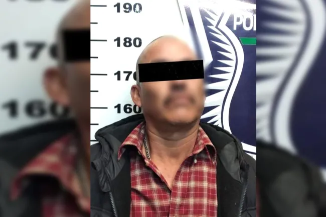 Detienen a conductor ebrio y armado