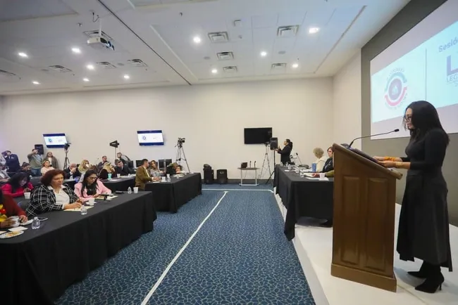 Presentan iniciativas de desarrollo urbano y conservación de árboles