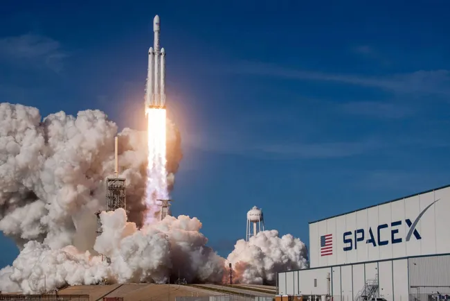 Demandan por acoso sexual y discriminación a SpaceX