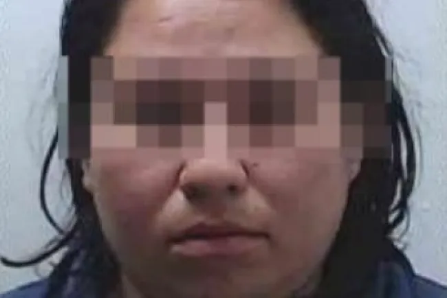 Dan 50 años de cárcel a mujer por homicidio de su bebé