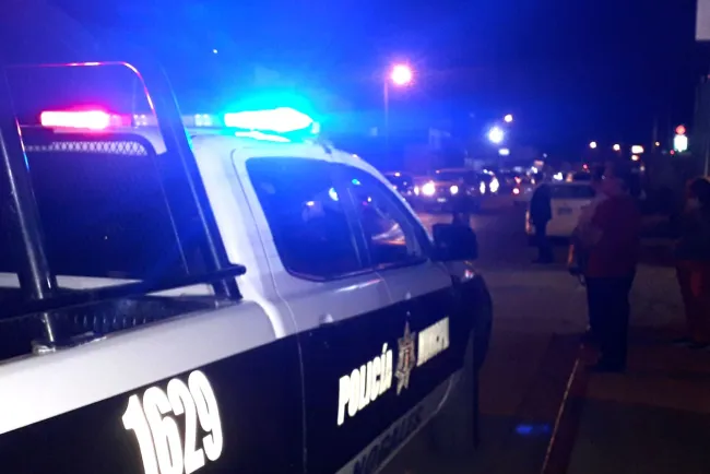 Golpea vecino a pareja y los amenaza de muerte