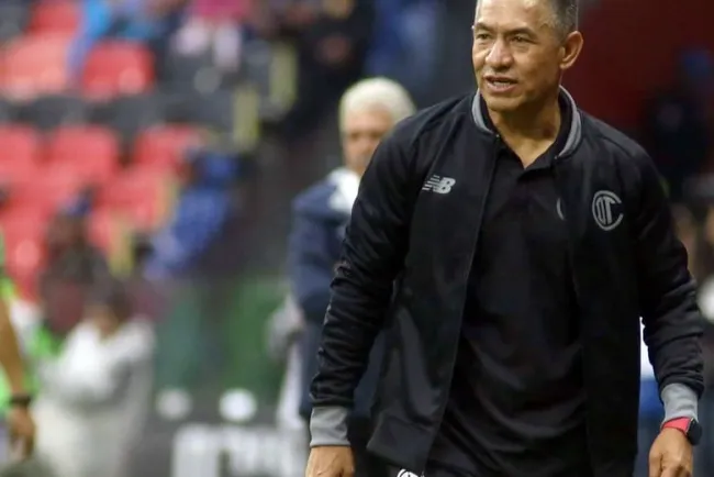 Asume Ambriz mando de Santos