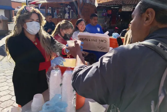 Entregan 167 platos de comida en Programa “Café, Pan y Abrigo”