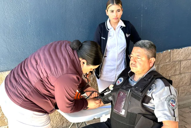 Previenen la hipertensión con jornada de salud