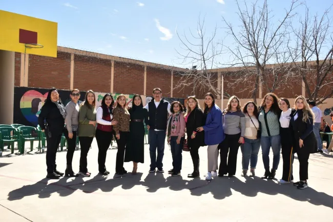 Participa Alcalde y personal de DIF en bazar del Cereso Femenil
