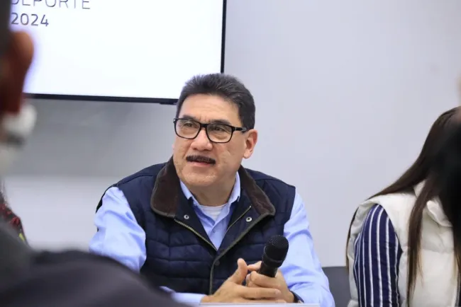 Busca Alcalde suministrar agua potable a las colonias