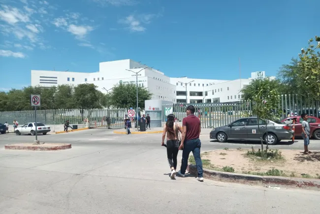 Agrede física y verbalmente guardia del IMSS; lo denuncian