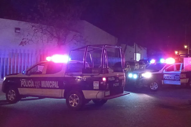 Lesionan de bala a persona después que entraron a su casa