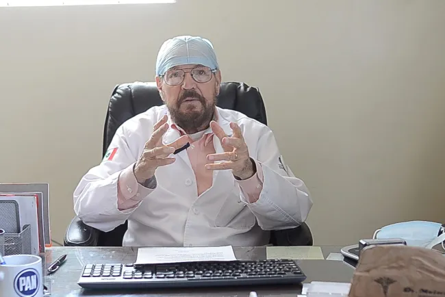 Expone médico graves consecuencias por limpieza de oídos con cotonetes