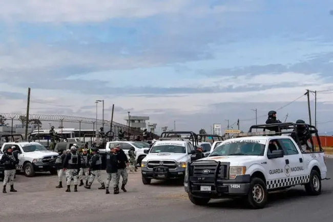 Brindan seguridad GN en carreteras de 10 estados: Sedena
