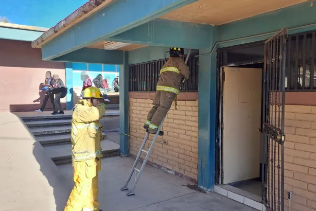 Atiende la UMPC llamado de fuga de gas en el Conalep