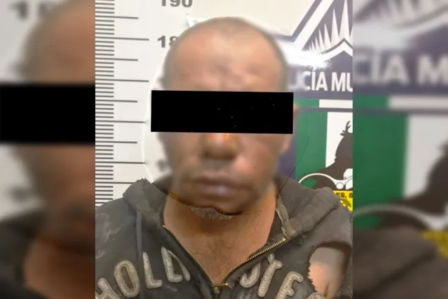 Rescatan policías a mujer que era agredida por hijo