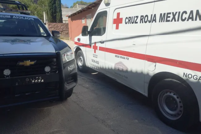 Agrede a su expareja y provoca daños en su vivienda
