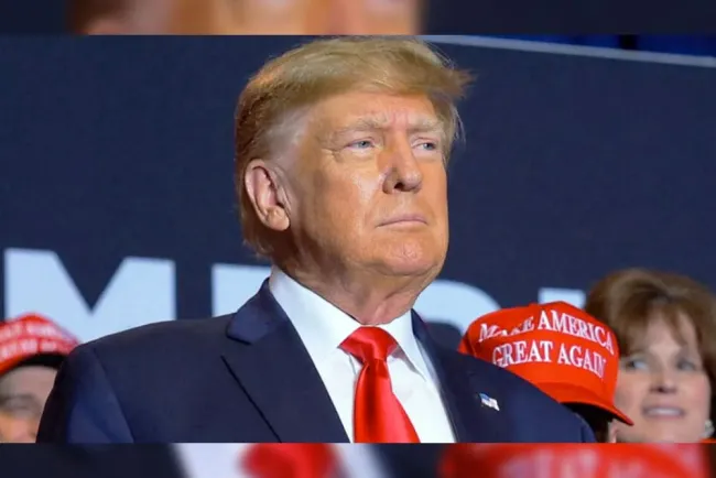 Pide Trump anulación de proceso legal por extraer documentos clasificados