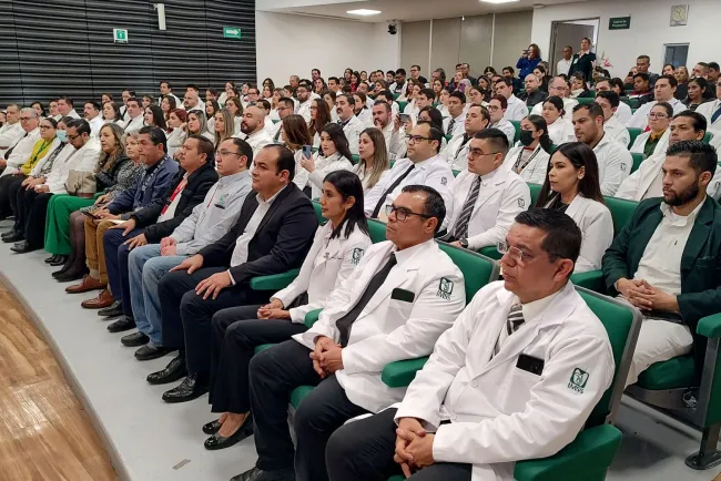 Gradúan médicos especialistas del IMSS