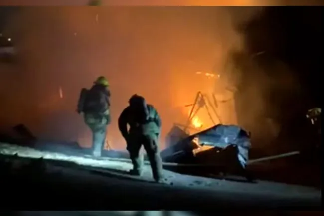 Prende fuego a vehículo de su expareja