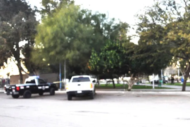 Policía dispara contra su esposa y luego se quita la vida